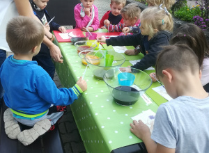 Piknik naukowy "Kolorowy zawrót głowy" Piknik naukowy "Kolorowy zawrót głowy"