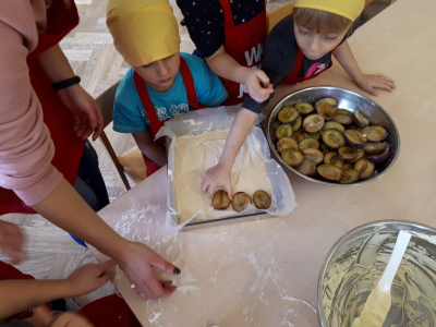 Pieczemy ciasto ze śliwkami Pieczemy ciasto ze śliwkami